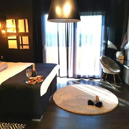 Santo Villa *